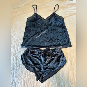 Cheslea28 women’s velvet navy indigo pajama set camisole and shorts size small